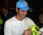 El suizo Roger Federer arribó este lunes a Buenos Aires para disputar dos exhibiciones ante Juan Martín del Potro